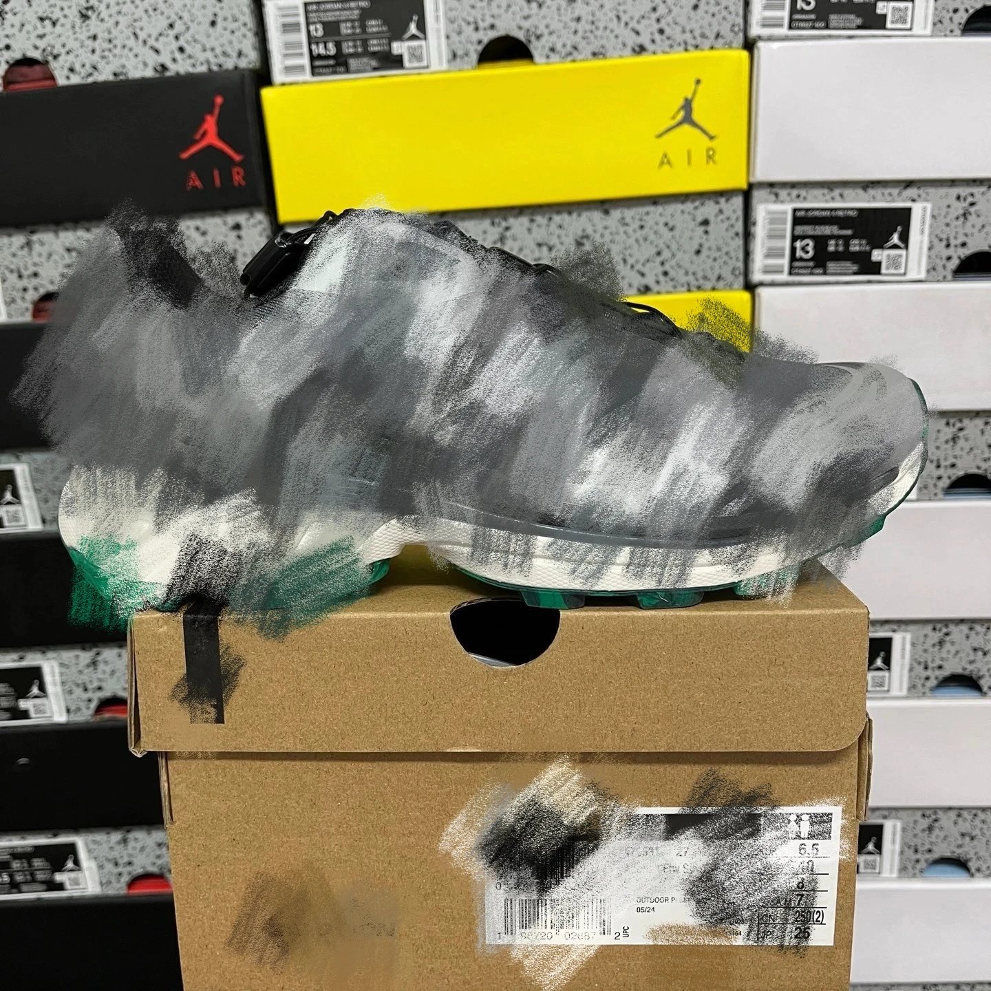 479531-27 Grey Black Green