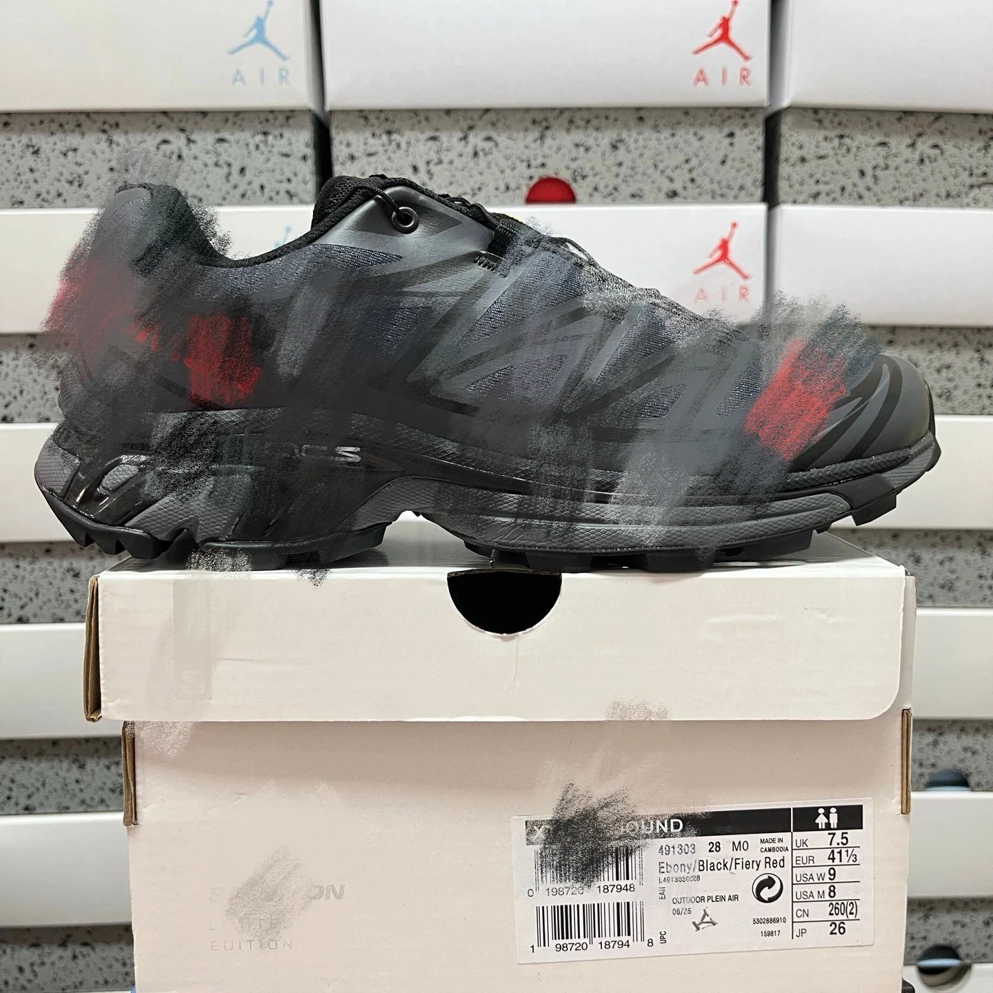 491303 gray red