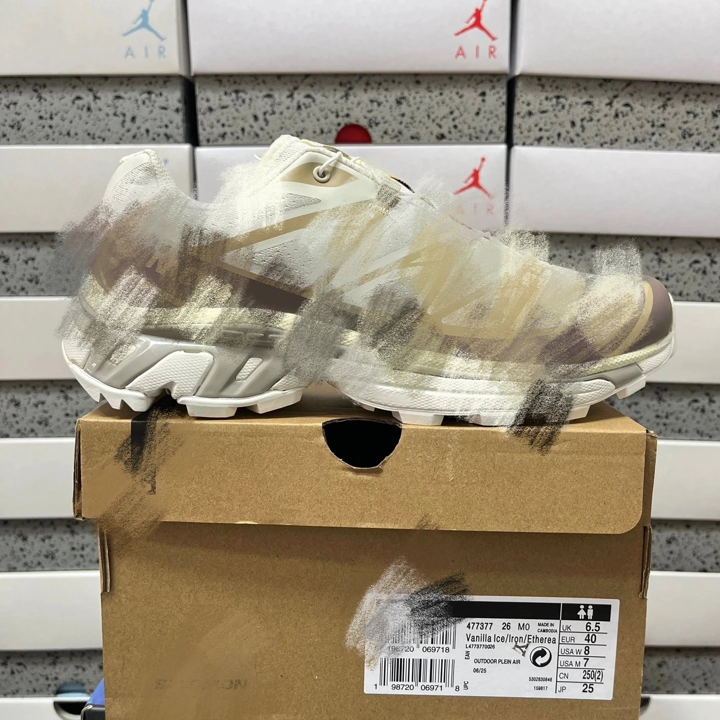 477377 white brown