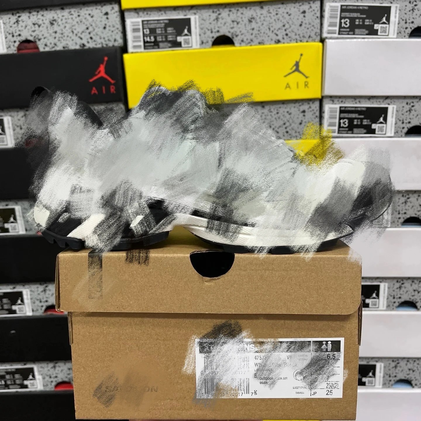 475731 white gray