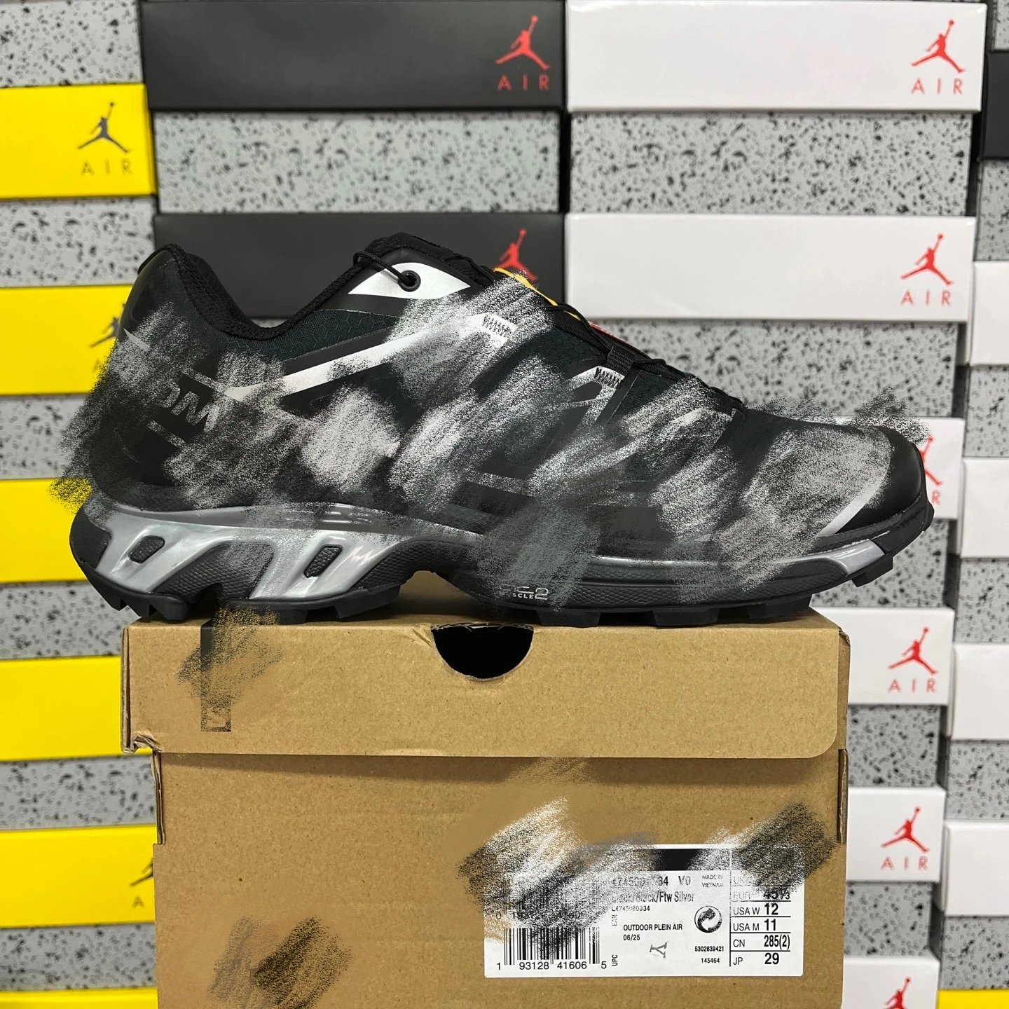 474506 Black Silver