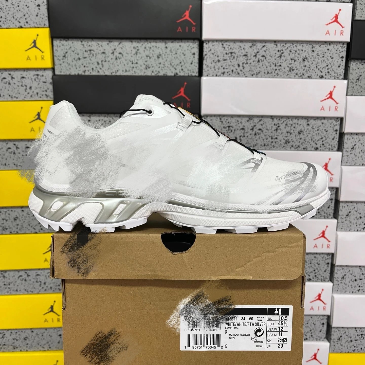 475811 White GTX