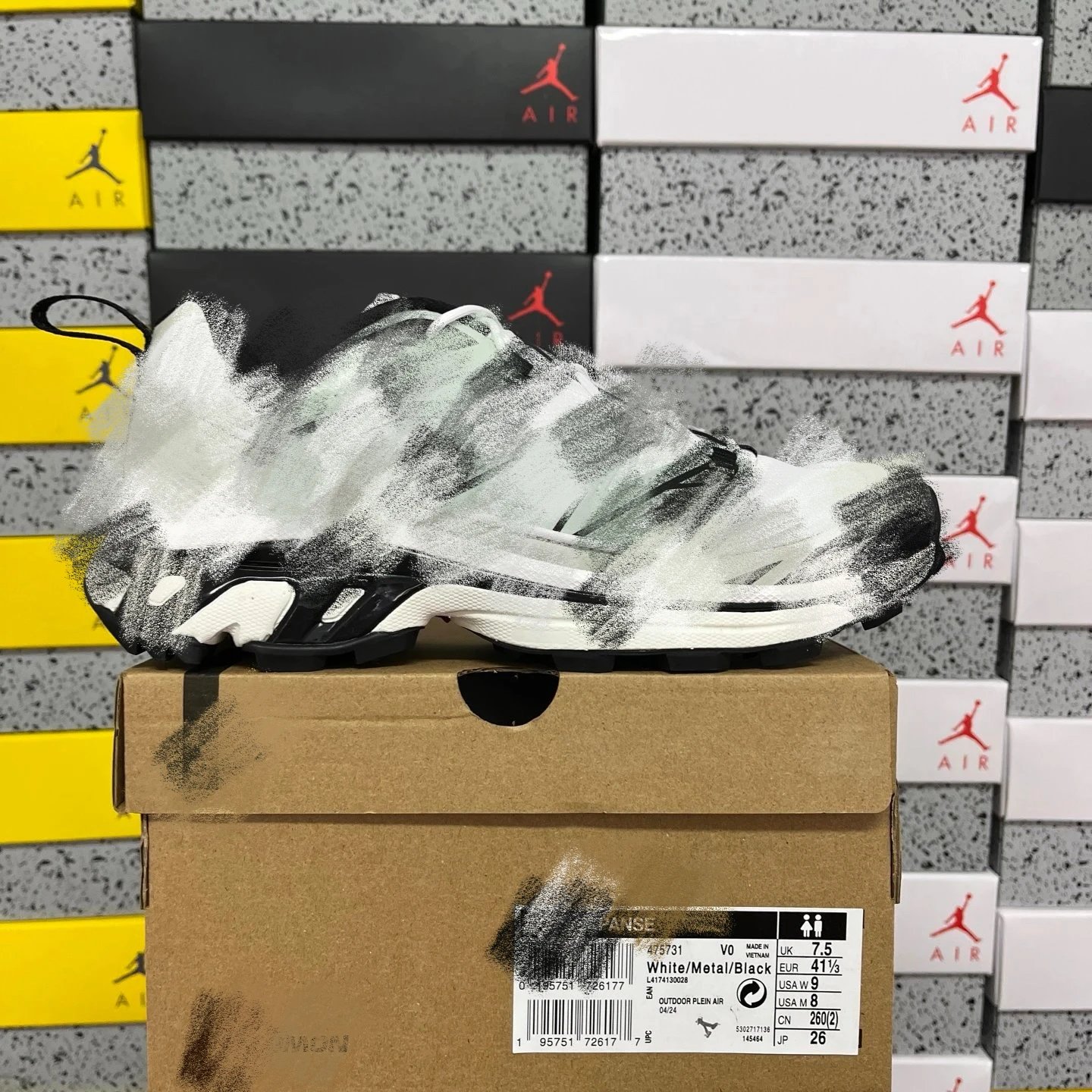 475731 white gray