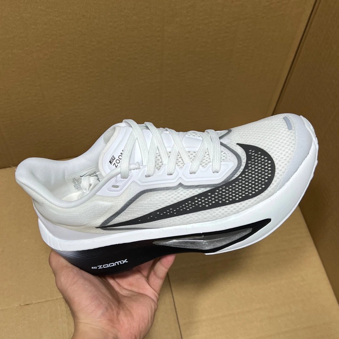 FLY6 White