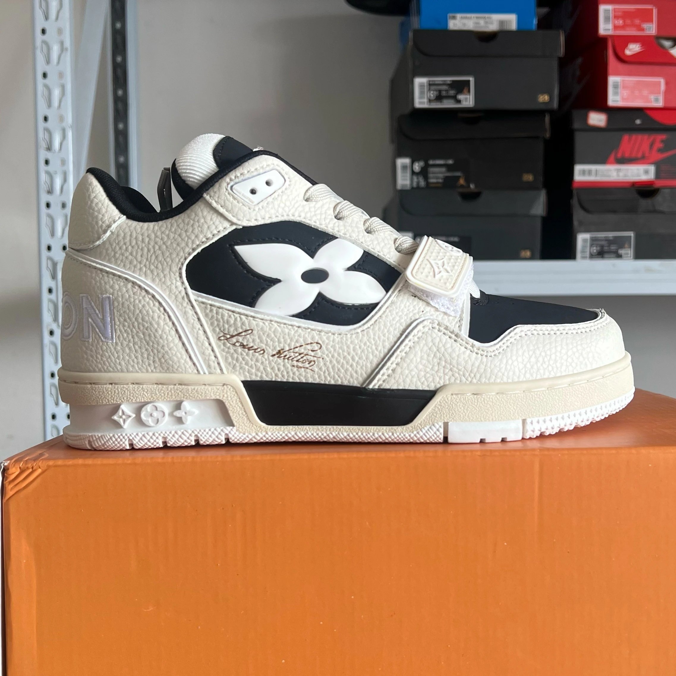 Clover Velcro Black Rice
