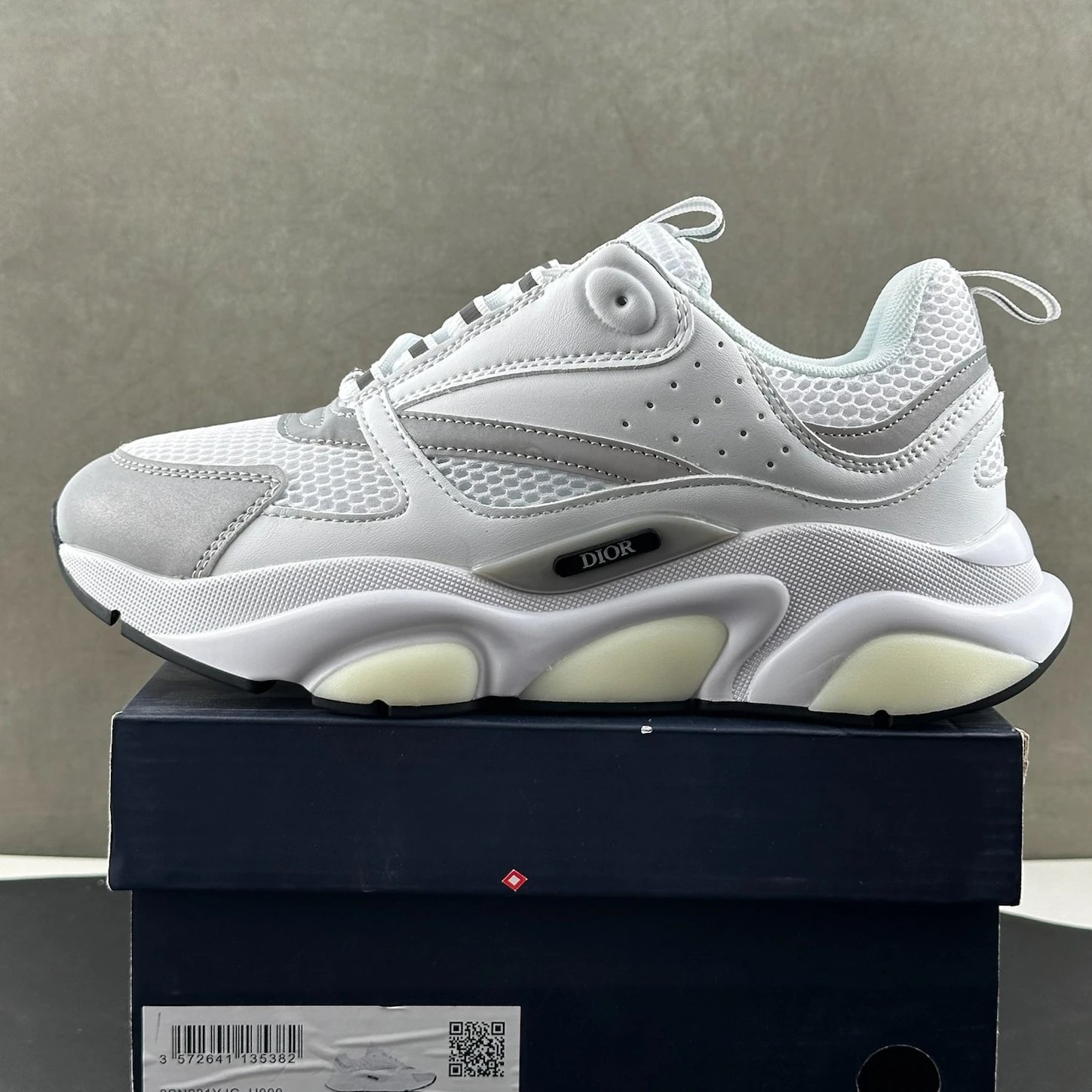 White H000