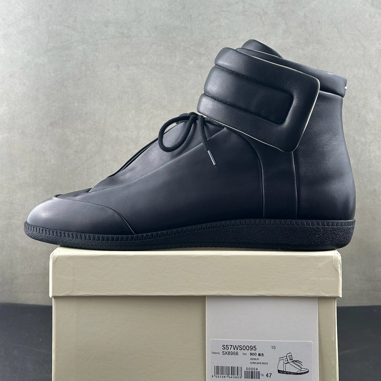 Black high top (customized version takes 10 days to ship)