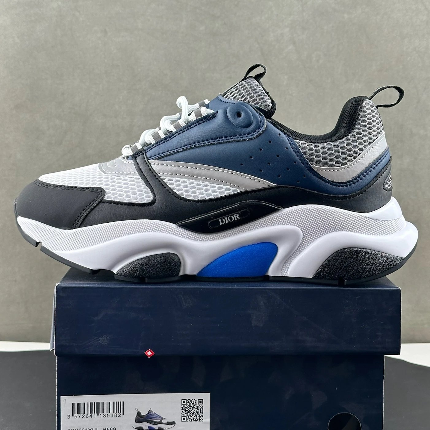 H569 Blue and White