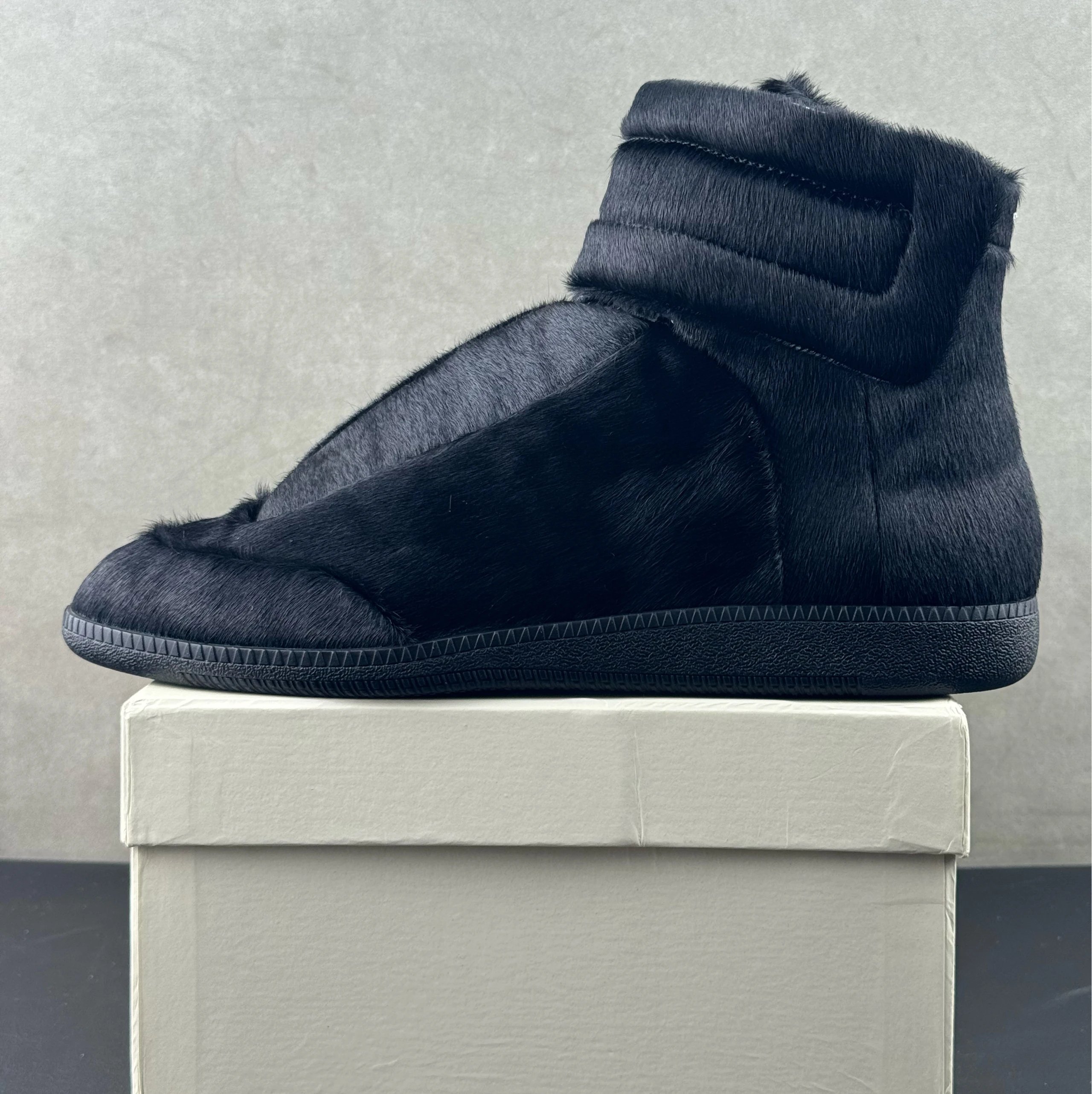 Black horsehair high top (customized version takes 10 days to ship)