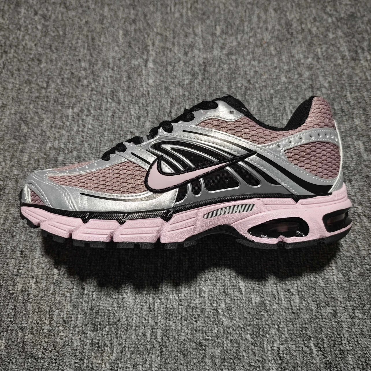 NK Air Max Moto 2K 小气垫网面休闲跑步鞋