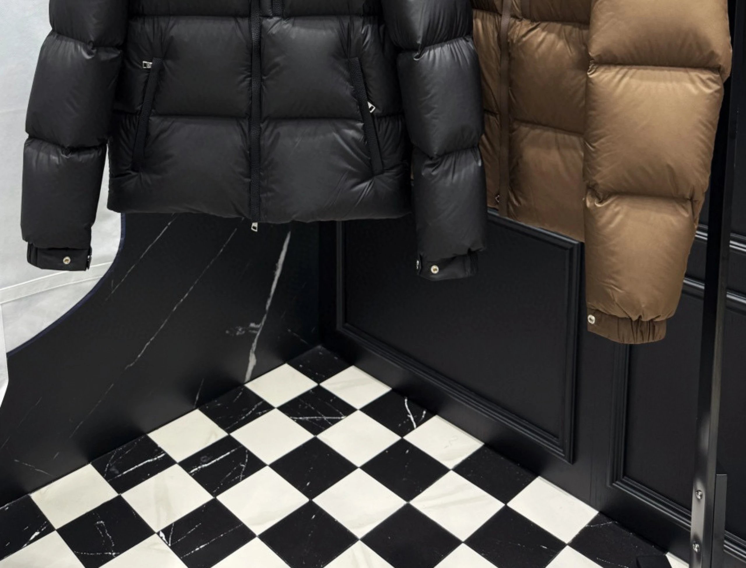  TOP 5966192L 尺码标在领子里面 右侧区域