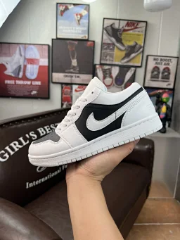 thumbnail for （工厂直接拿货/同版本决对价格优势）Jodan Air Jodan 1  皮革 舒适日常 防滑减震耐磨 低帮 复古篮球鞋 白黑