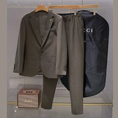 GU original factory channel order! Soft and delicate fabric, ergonomic cutting, classic metal GG brooch, pocket towel decoration, men's high-end suit jacket/trousers casual pants set for men