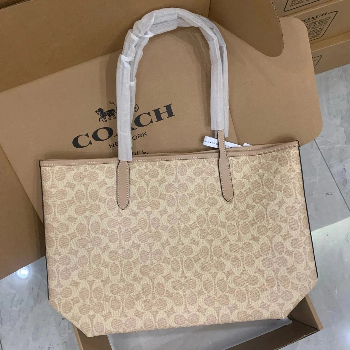 Reversible City Tote Bag photo 2