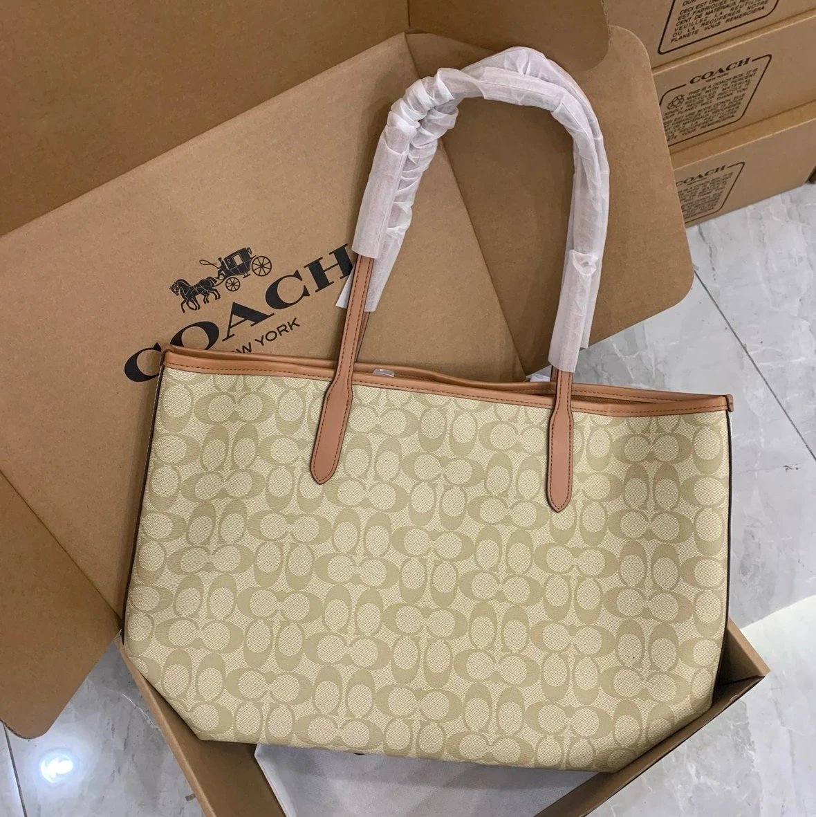 Reversible City Tote Bag photo 7