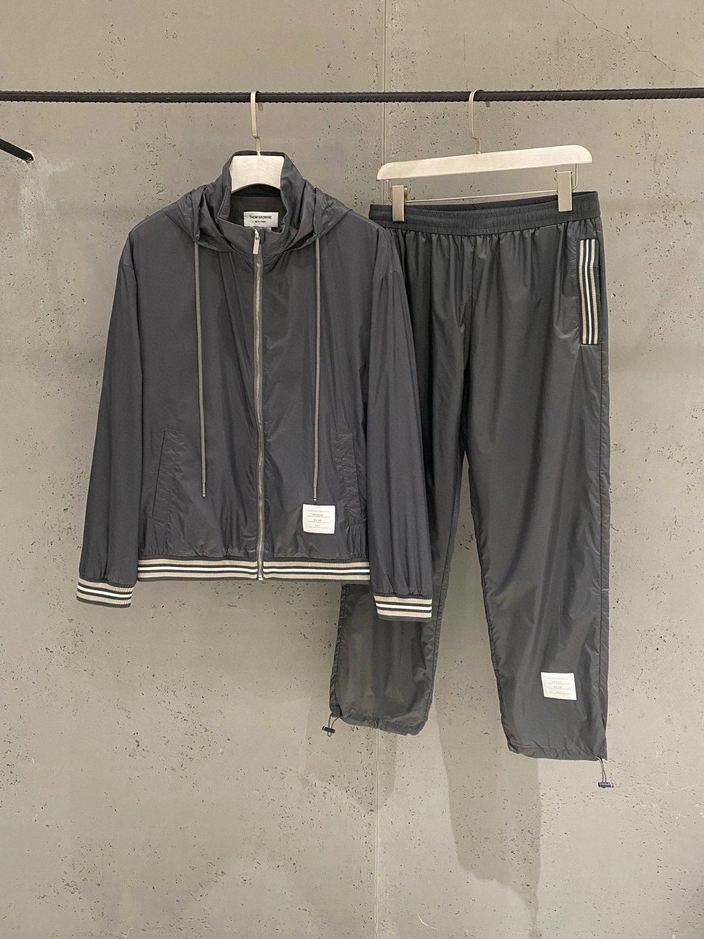 Spring 🆕 Th * m Brow * e zipper hooded jacket+casual sports pants（ 🉑 Apart from being classic, it also adds a sense of fashion that keeps up with the times, making it the best choice for stylish men and women A complete set of matching is more fashionable