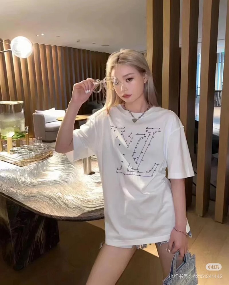Tee from Yin Kuang's Shop