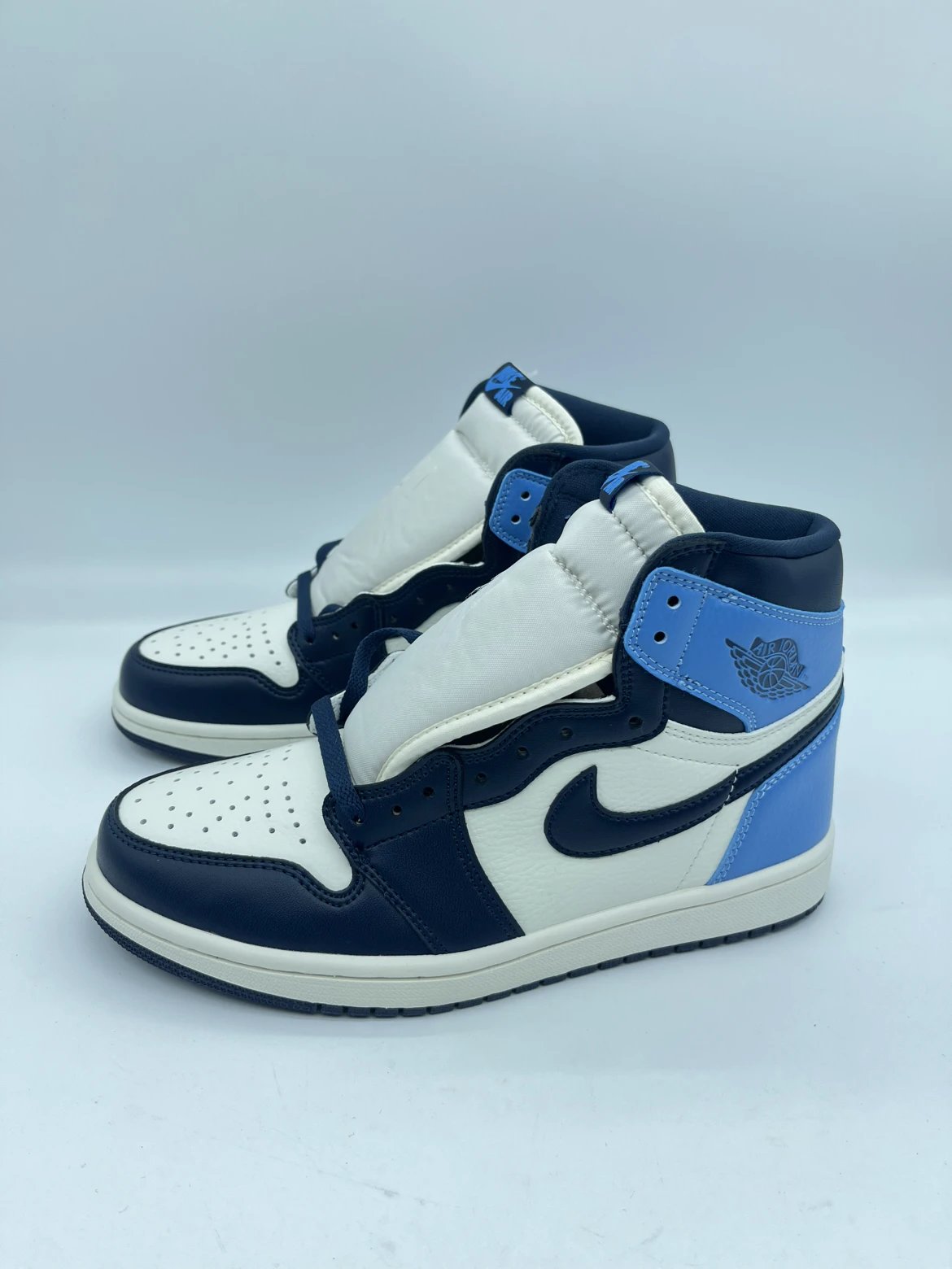 Air Jordan 1 Retro High OG Obsidian