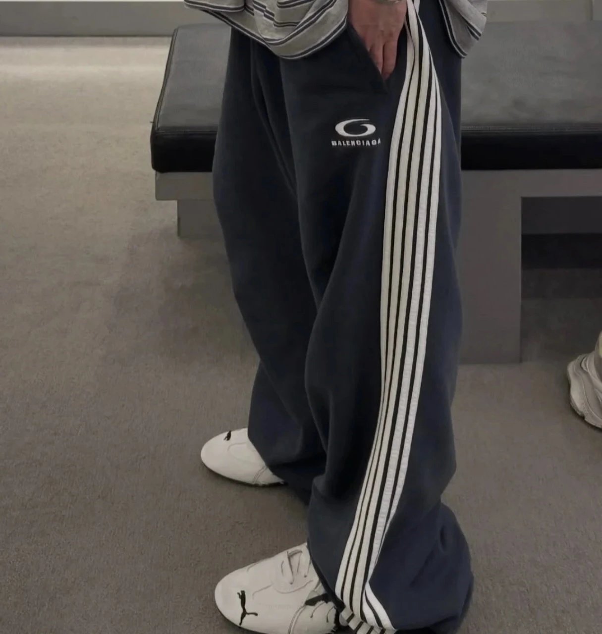[KOS-X] "Very limited stock, please consult customer service before purchasing" Balenciaga/Paris BLCG Solid Striped Straight-Leg Knit Track Pants Loose Fit Men's Navy 25Fw Ring Five-Stripe Trousers Unisex