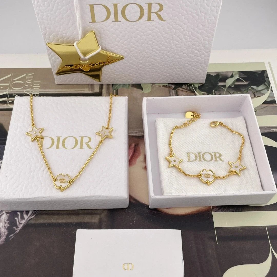 Dio* White Shell Star Clover Necklace Bracelet Set