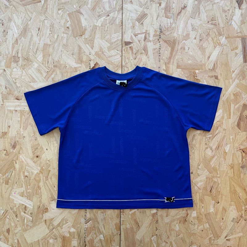 cny Mertra x Umbro TRAINING TOP-BLUE 联名下摆线条绣花 满印印花 蓝色短袖 M-35
