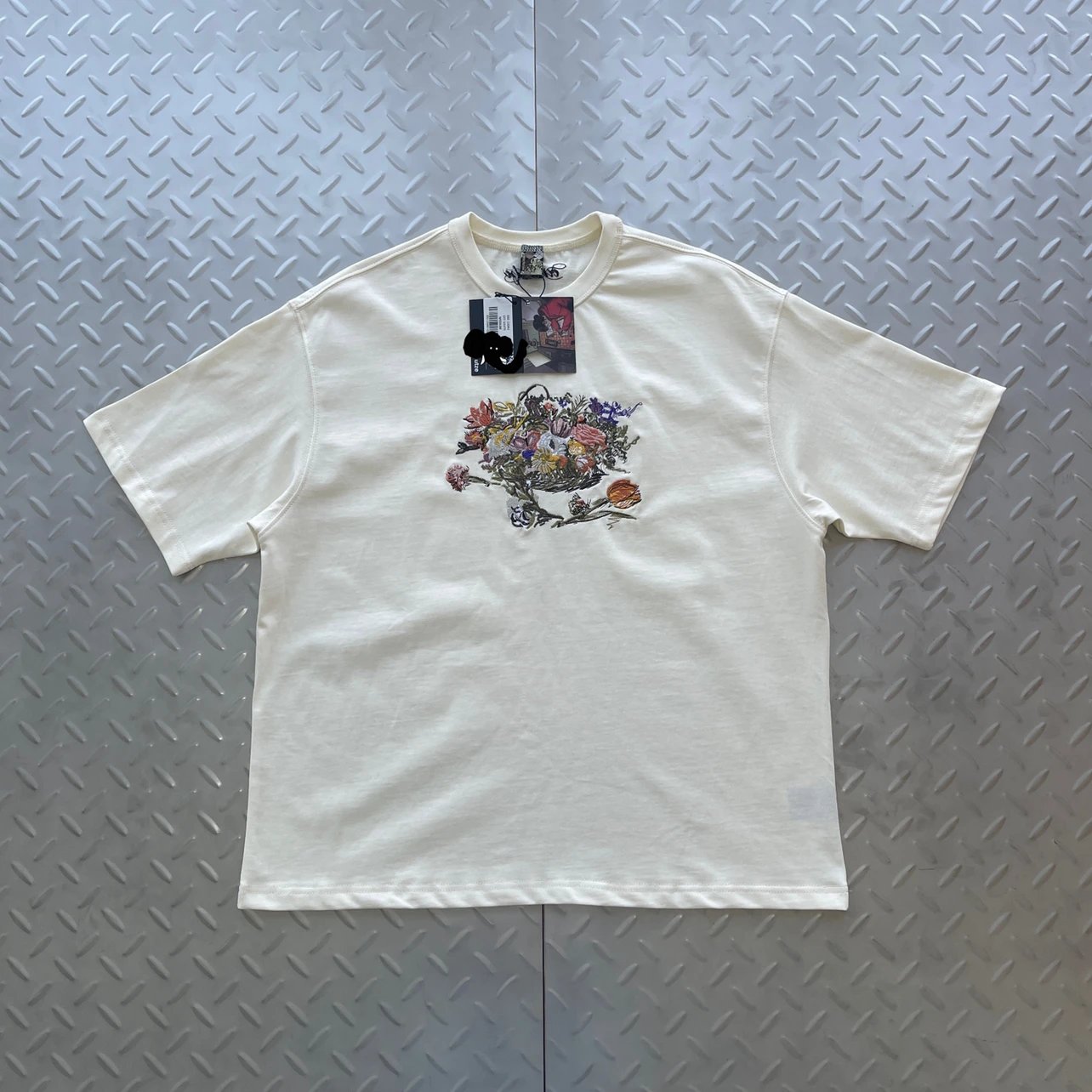 Eden Flower Embroidery Beige T-shirt DS-35