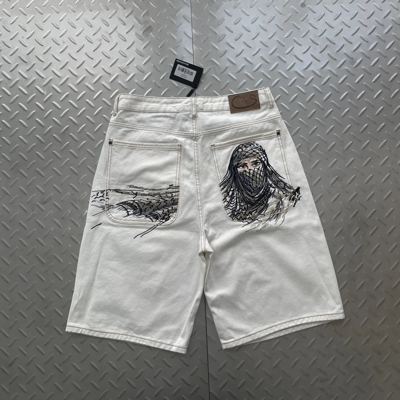 Yasmin Face Embroidery White Denim Shorts DS-59