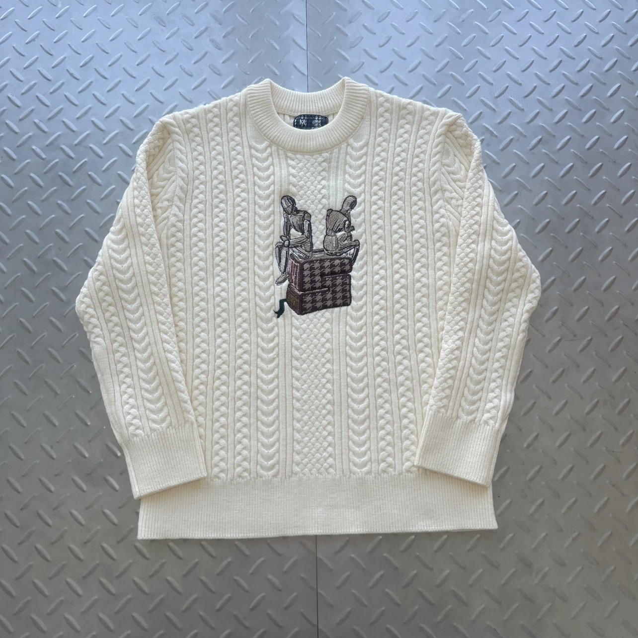 Gallery embroidered beige sweater DS-65