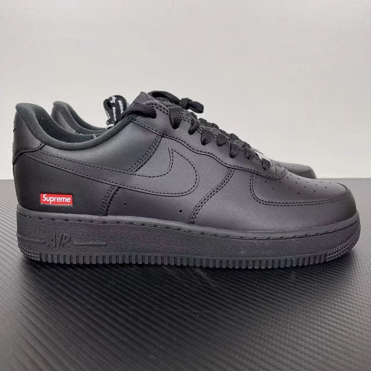 Supreme Black（CU9225-001）