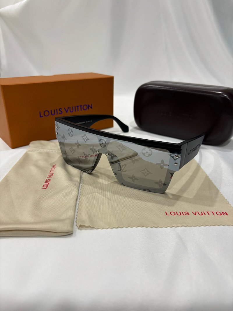 Glasses from Yin Kuang's Shop