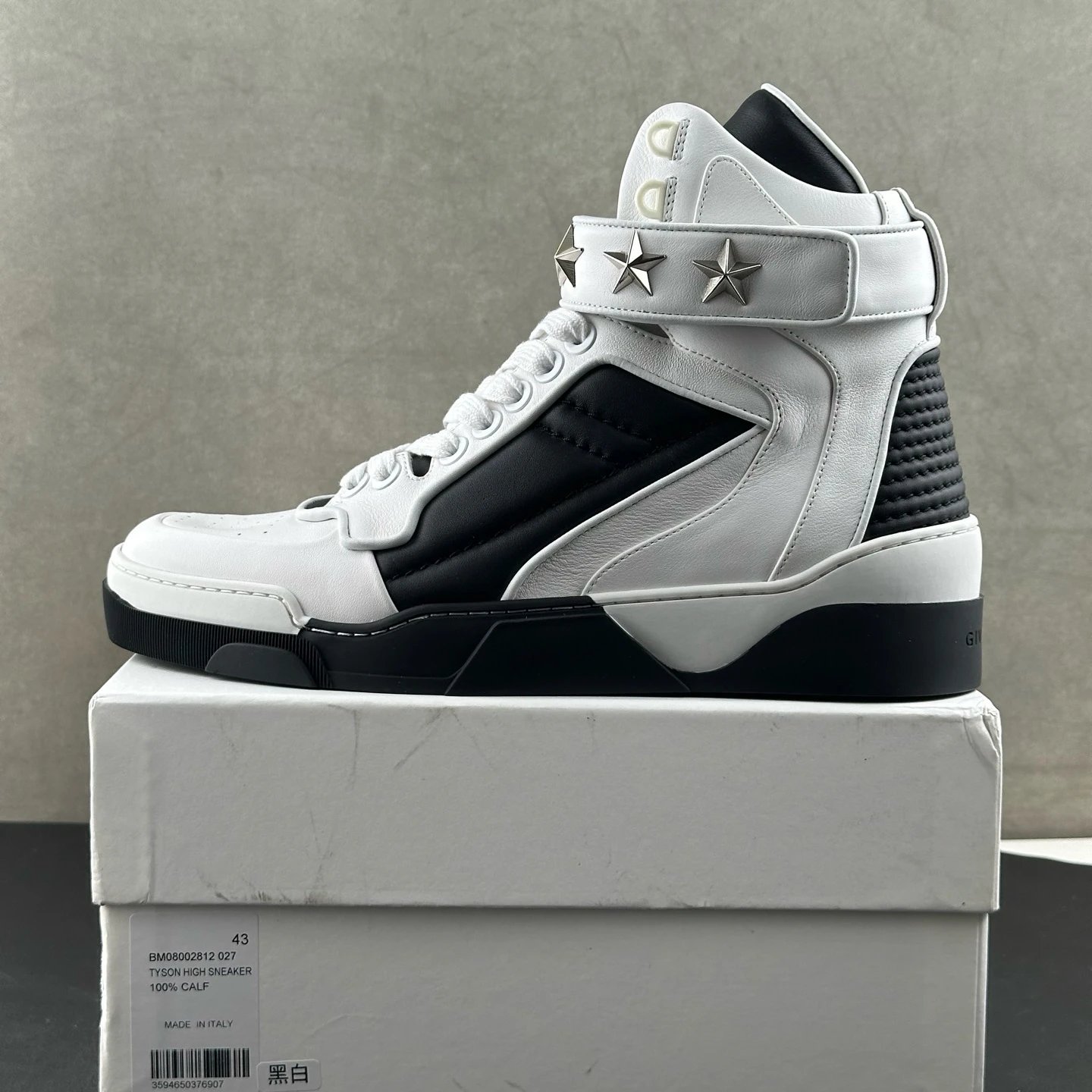 Black and white (customized version takes 10 days to ship)
