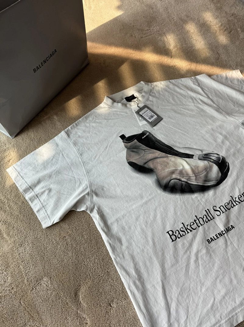 Tee from Yin Kuang's Shop