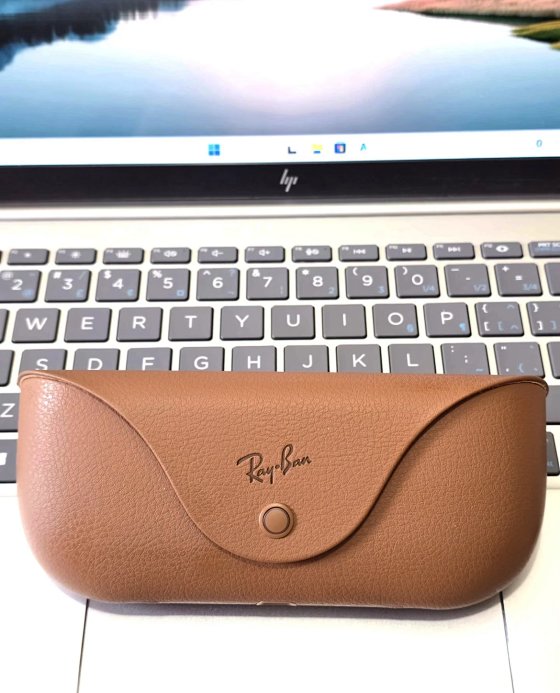 MT5 Ultra smart glasses with 8 million pixel camera AI for real-time translation of music, Bluetooth calling, and charging case. Non quality issues, do not support returns without reason