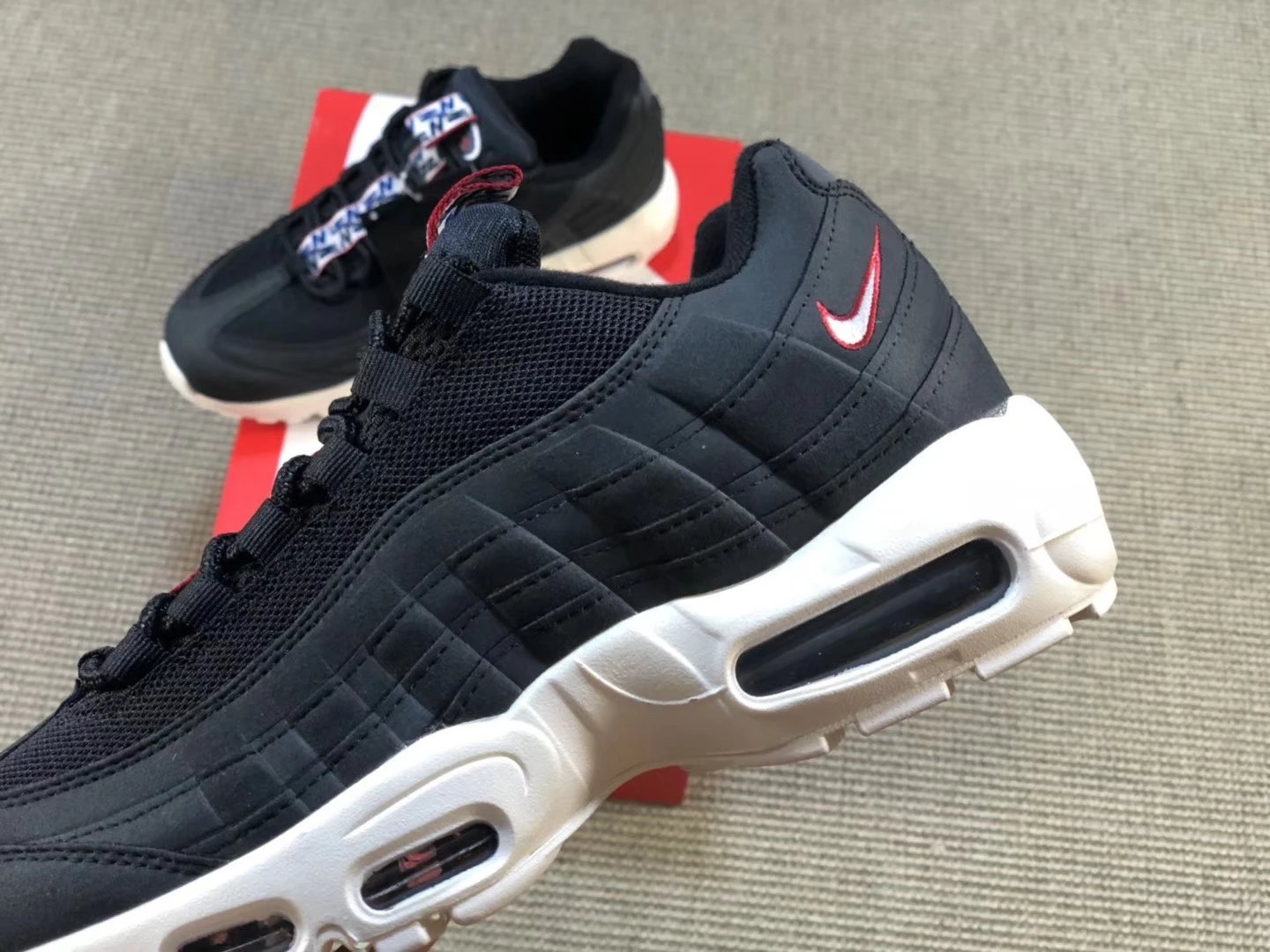 Nike Air Max 95 Black Sneakers - 28