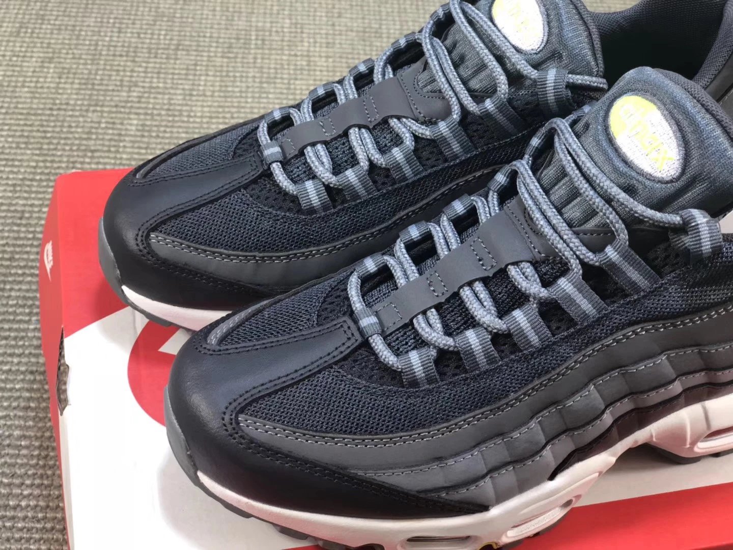 Nike Air Max 95 Black Sneakers - 7