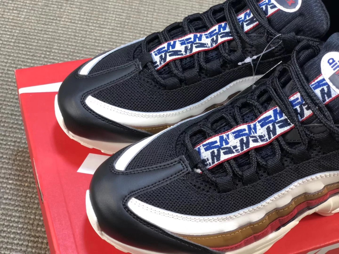 Nike Air Max 95 Black Sneakers - 36