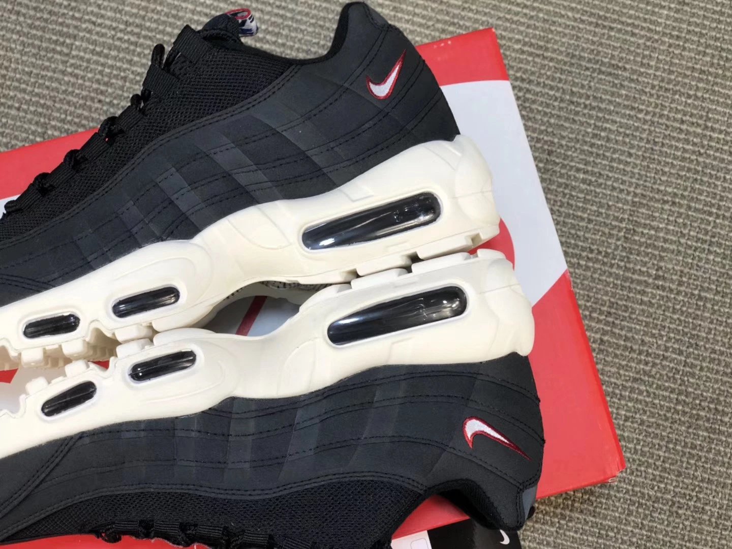Nike Air Max 95 Black Sneakers - 31