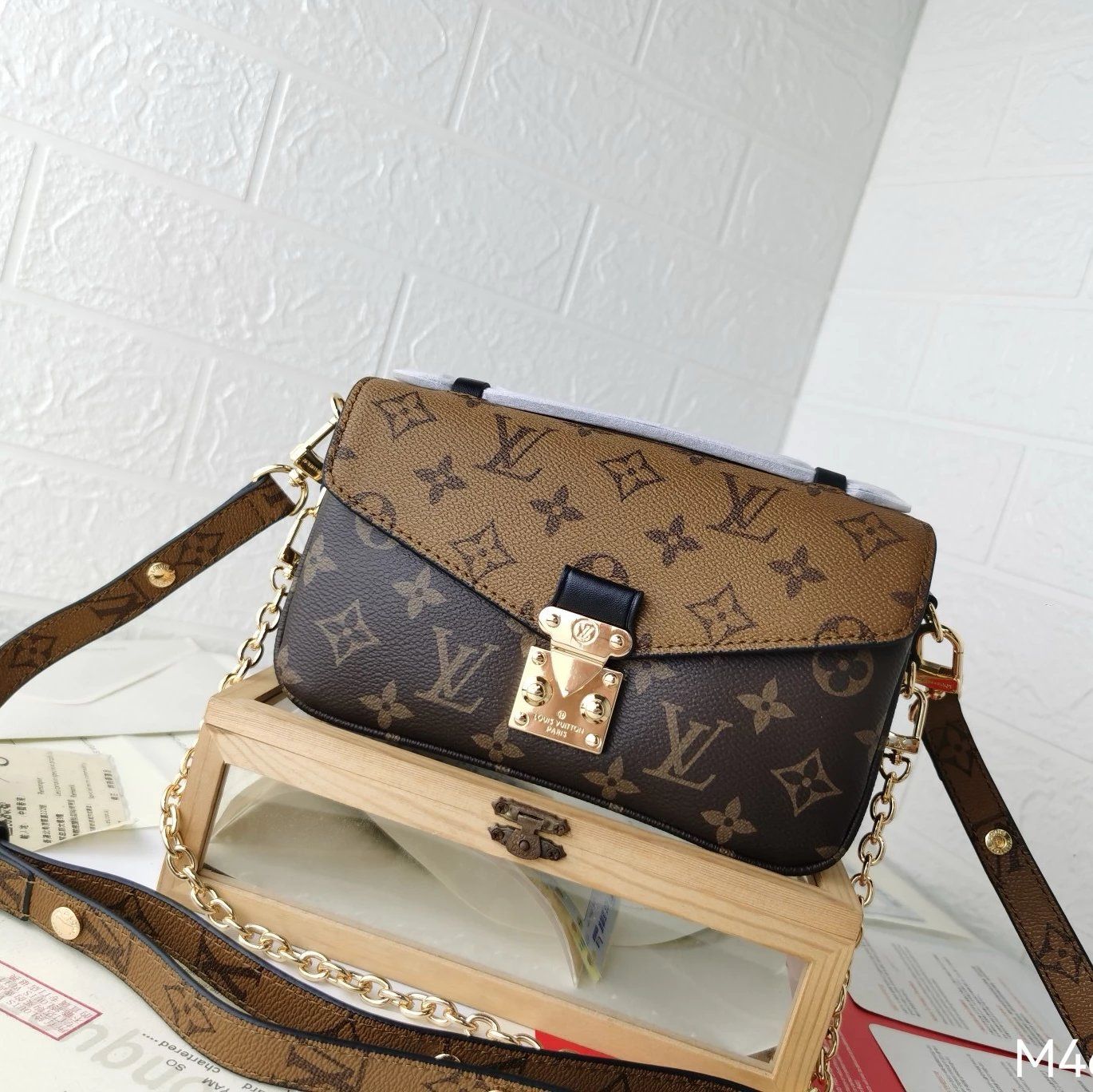 Louis Vuitton Pochette Metis 2