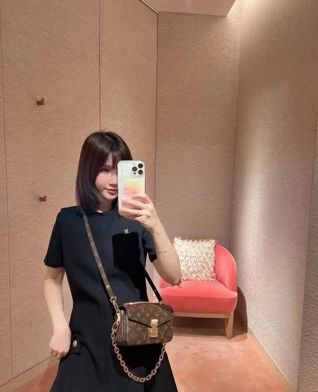 Louis Vuitton messenger bag