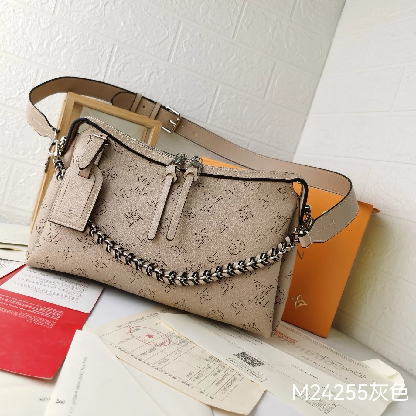 Louis Vuitton Hand It All 3