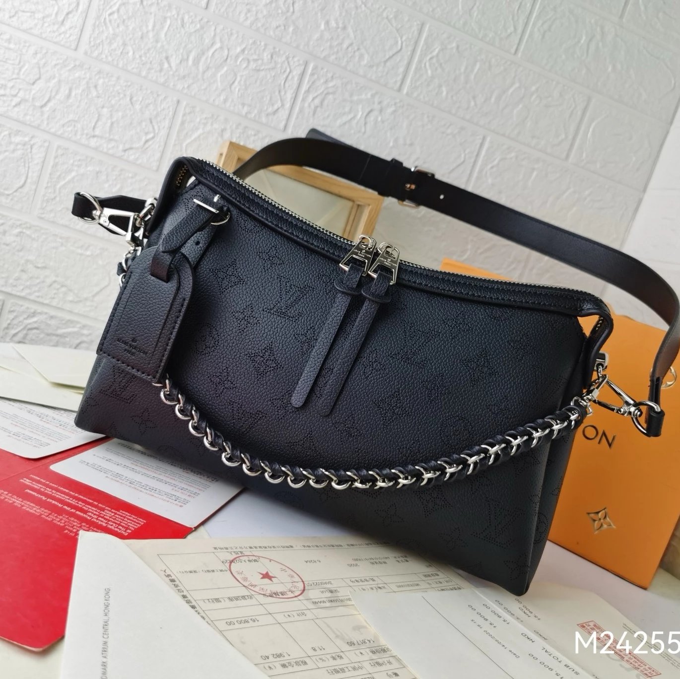 Louis Vuitton Hand It All