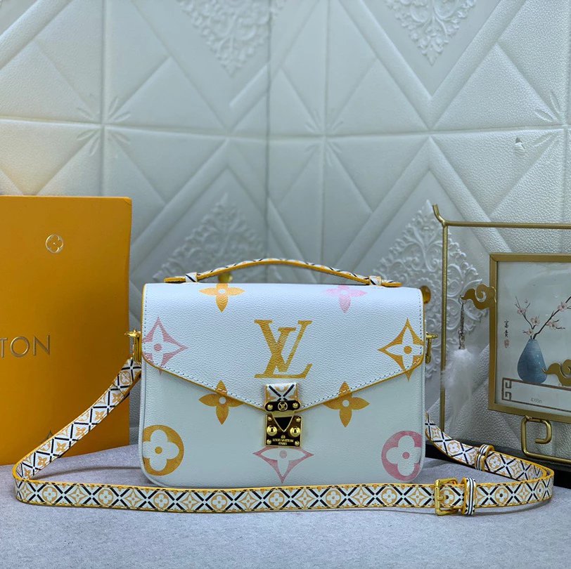 Louis Vuitton Pochette Metis 3