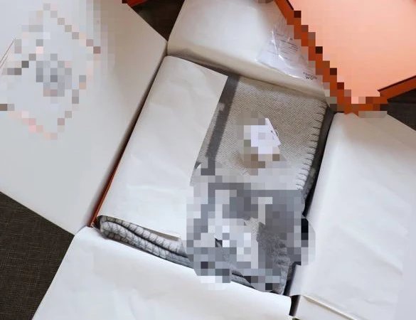A A blanket with box