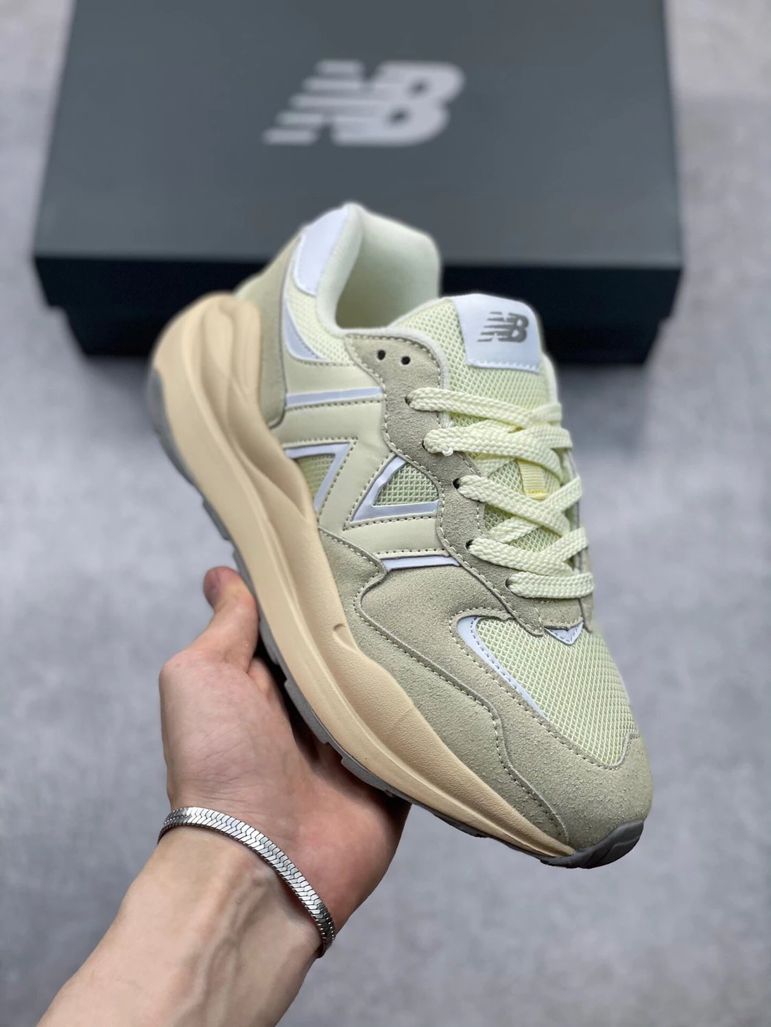 New Balance 5740