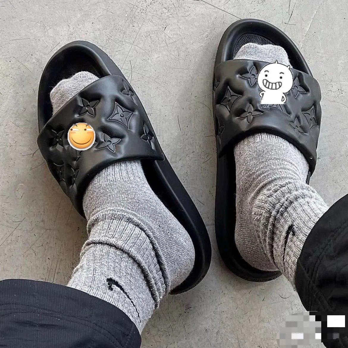 Size 43, 45 No Box Version Shipped in Soft Packaging Guangzhou Goods Embossed Open Toe Water-Friendly High Elastic Sole Men's Slide Sandals Black