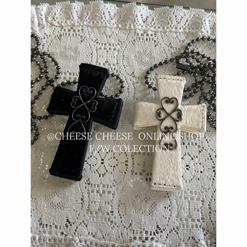 Necklace from Cheese/ Kishi