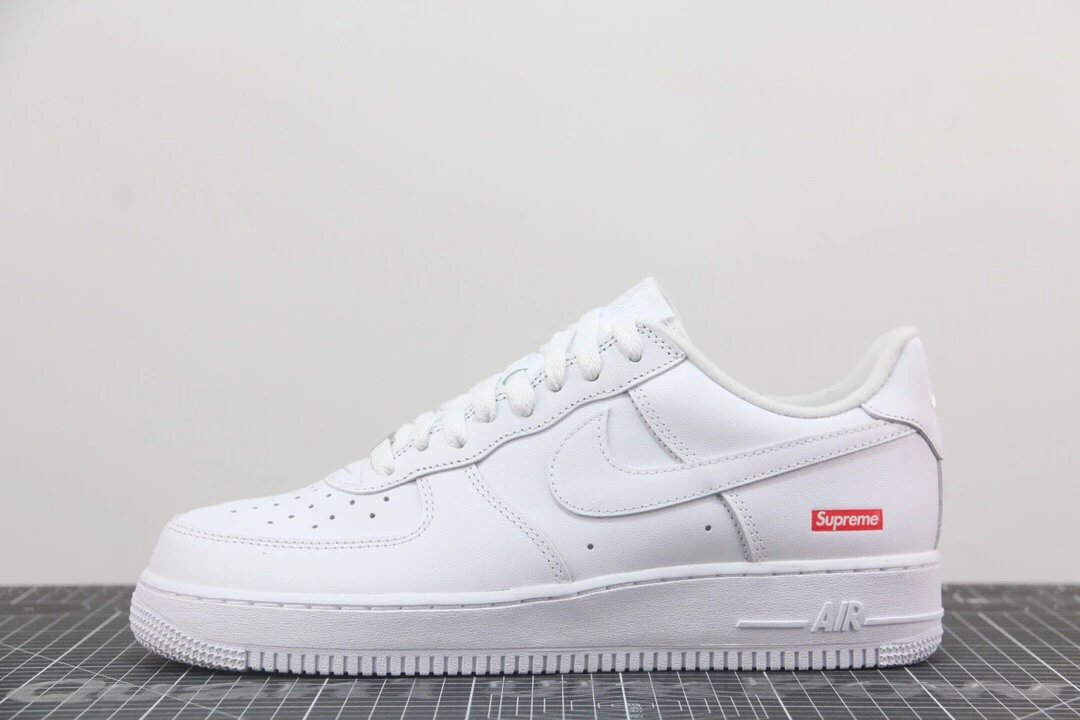 Supreme × Nike Air Force 1 Low