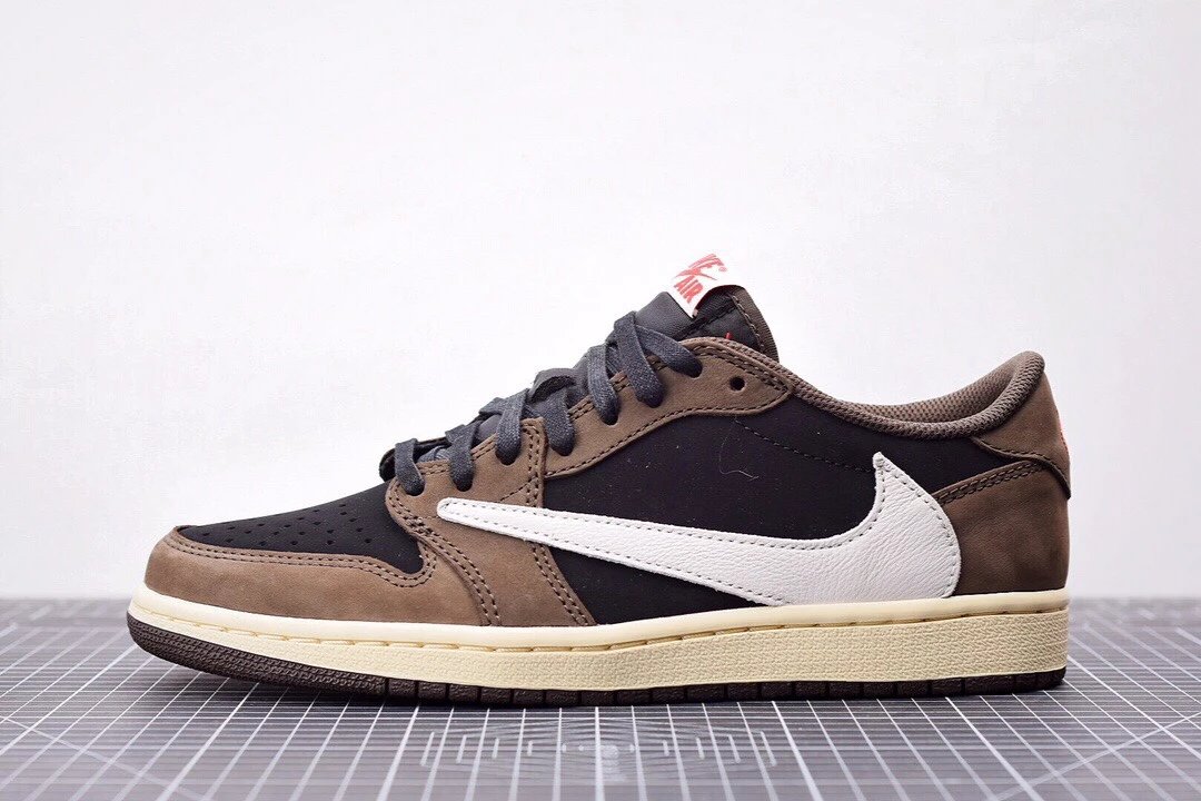 Travis Scott × Air Jordan 1 OG Low