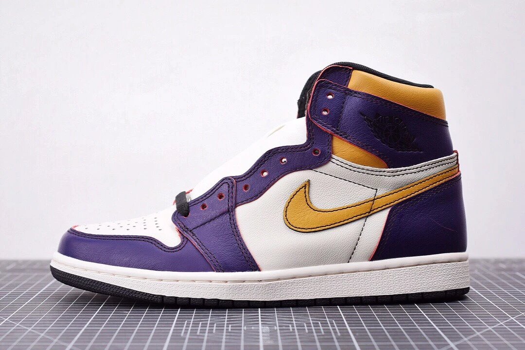 Air Jordan 1 SB OG Court Purple