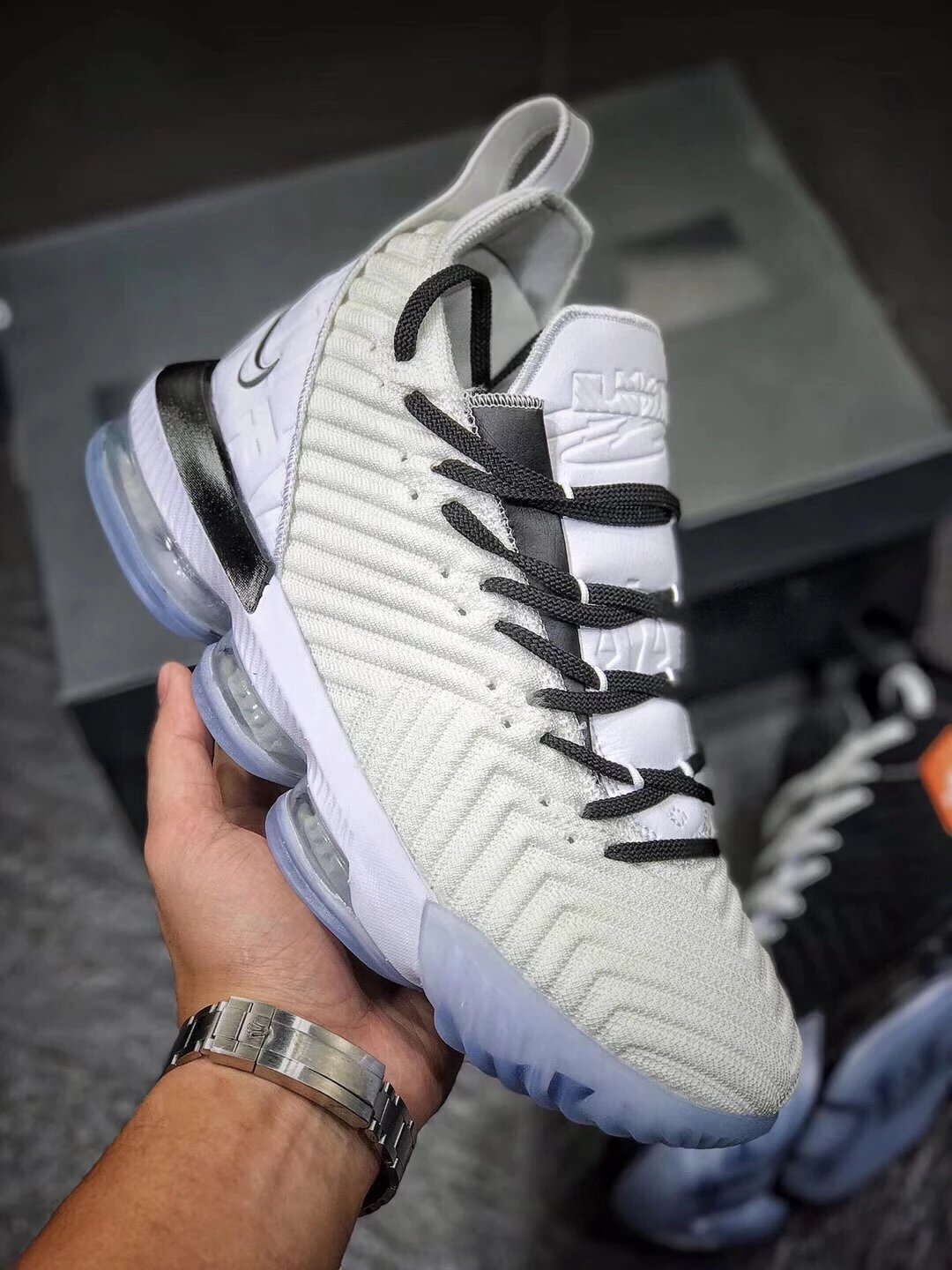 Lebron 16 equality 黑人月黑白鸳鸯 勒布朗詹姆斯16代校园学生经典百搭BQ5970-101